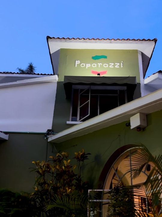 Fachada Paparazzi